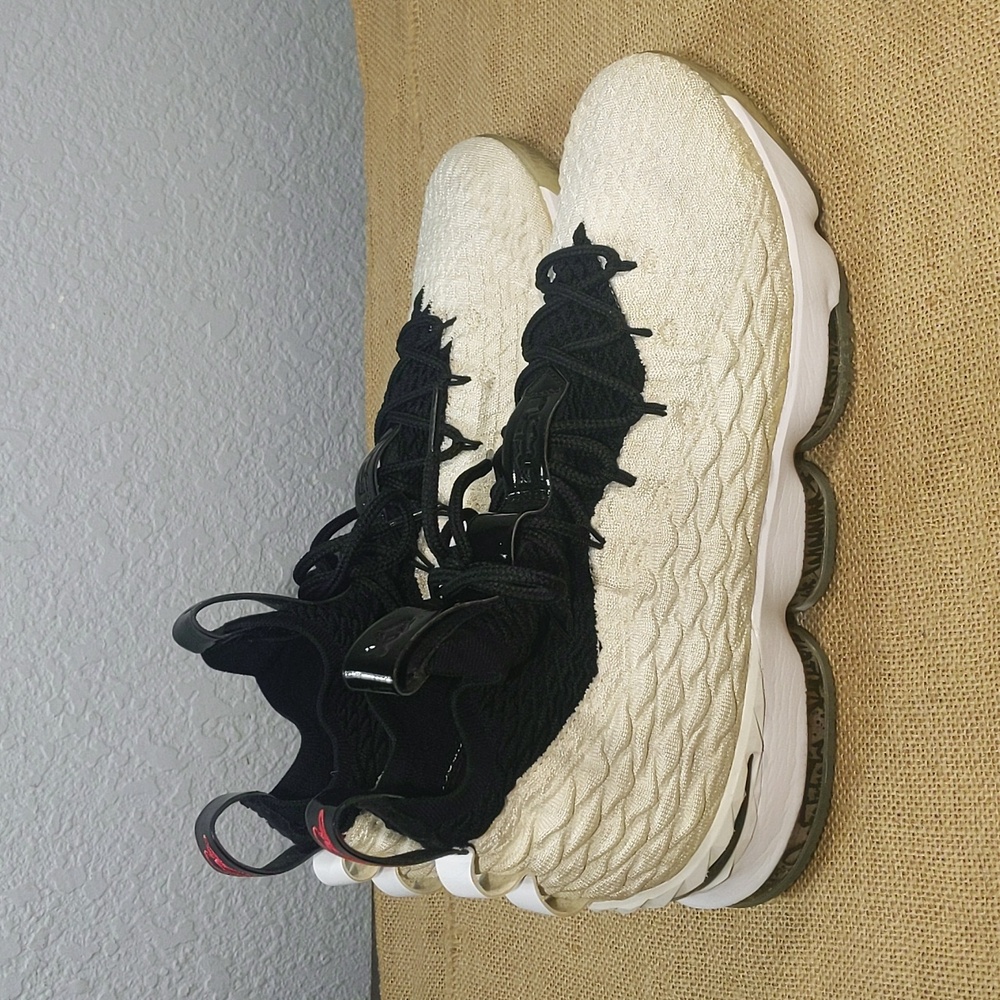 Nike Lebron 15 'Graffiti' Men's Basketball Shoes Sz 12, Black/White - Picture 3 of 8